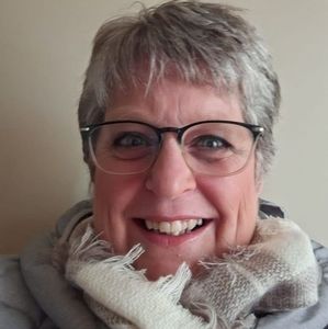 Meet your Posher, Debbie